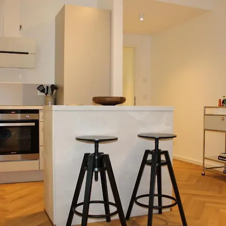 Schoener Wohnen Im Zentrum Von Lägenhet *