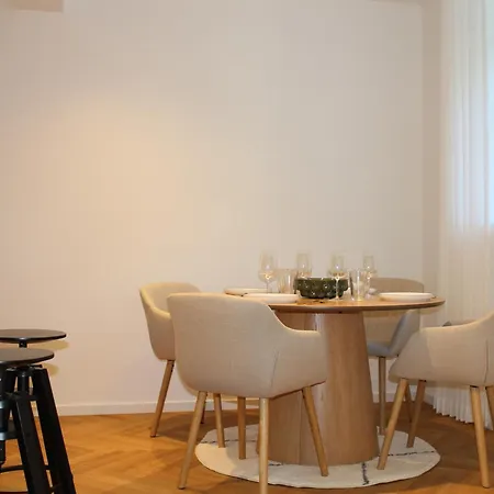 Schoener Wohnen Im Zentrum Von Lägenhet